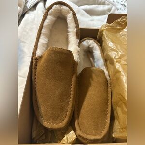 Koolaburra by Ugg Men’s size 11 Tan Suede Slippers